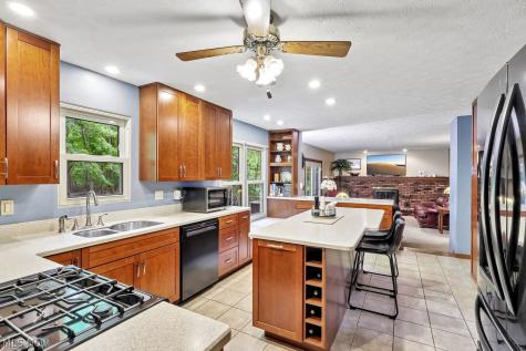 32921 N Burr Oak Drive Solon OH 44139