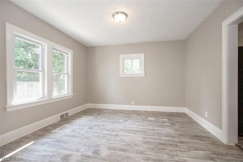 516 Bacon Avenue Akron OH 44320