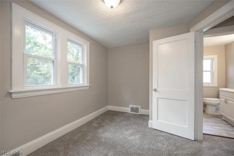 516 Bacon Avenue Akron OH 44320