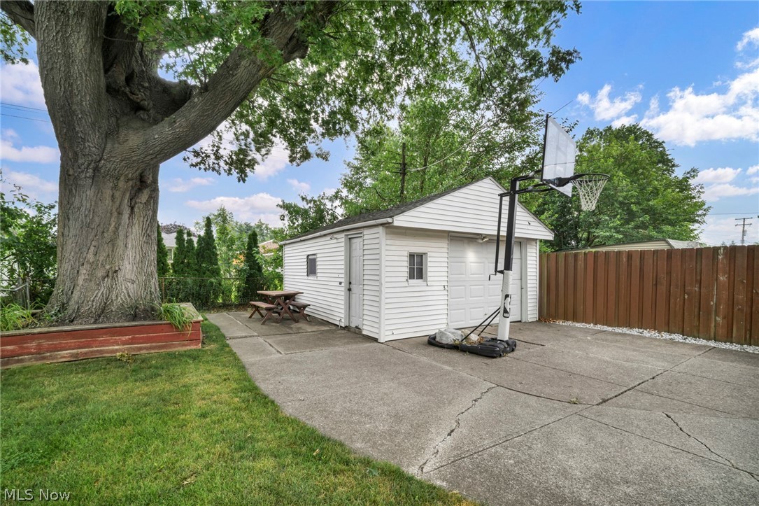 2910 Commonwealth Drive Parma OH 44134