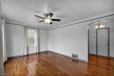 2910 Commonwealth Drive Parma OH 44134