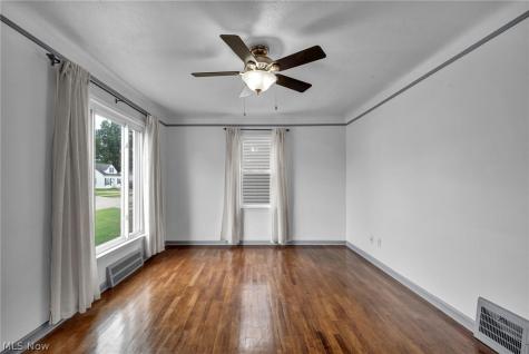 2910 Commonwealth Drive Parma OH 44134