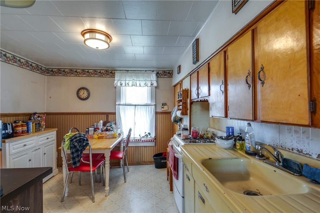 3797 Harper Avenue Barberton OH 44203