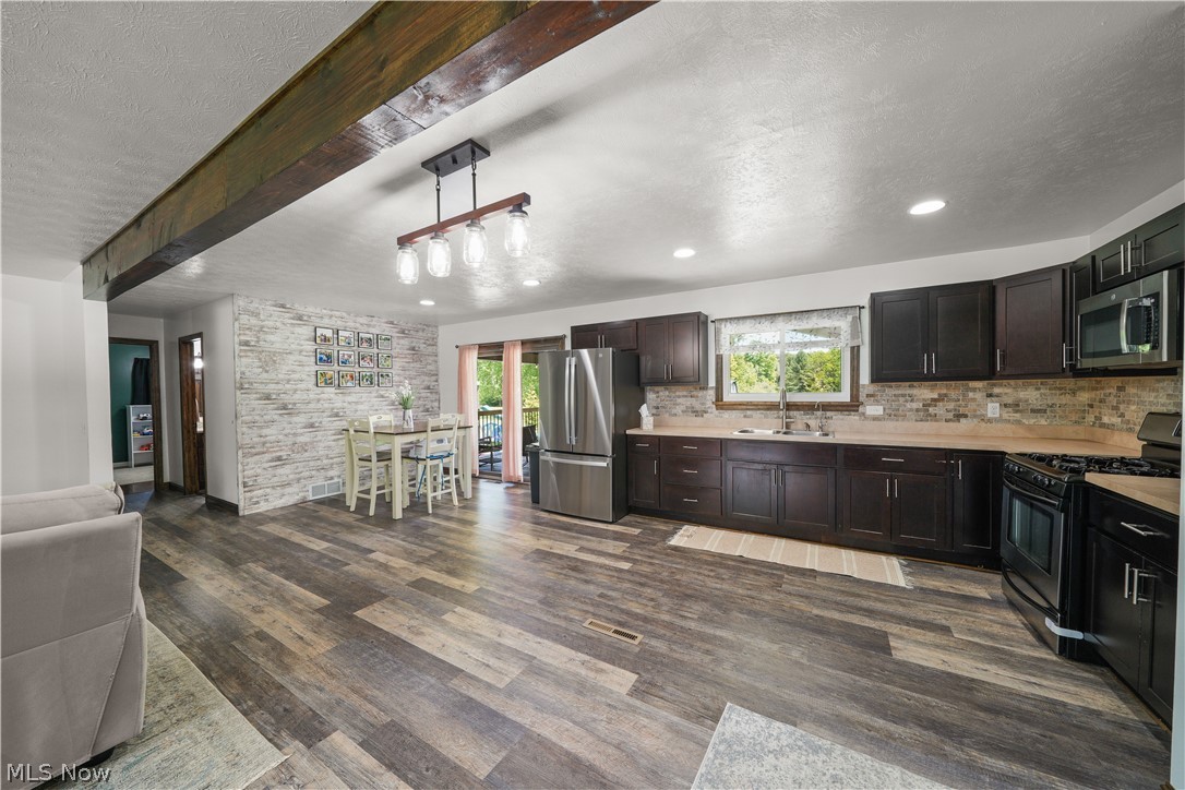 6132 Oak Hill Drive West Farmington OH 44491