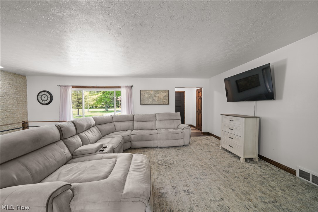 6132 Oak Hill Drive West Farmington OH 44491