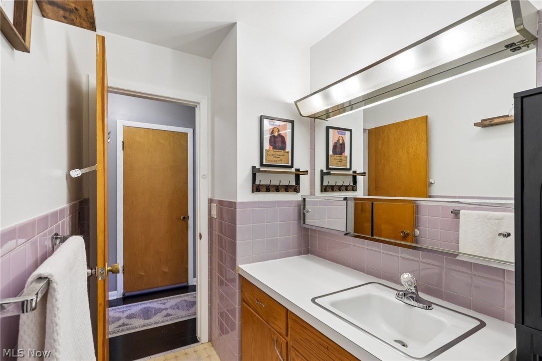 225 24th Street NW Barberton OH 44203