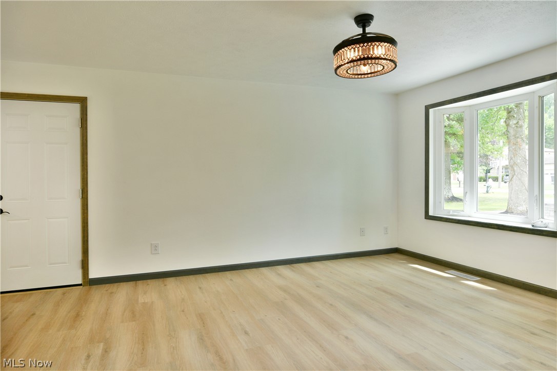 4903 Maple Street Vienna OH 44473