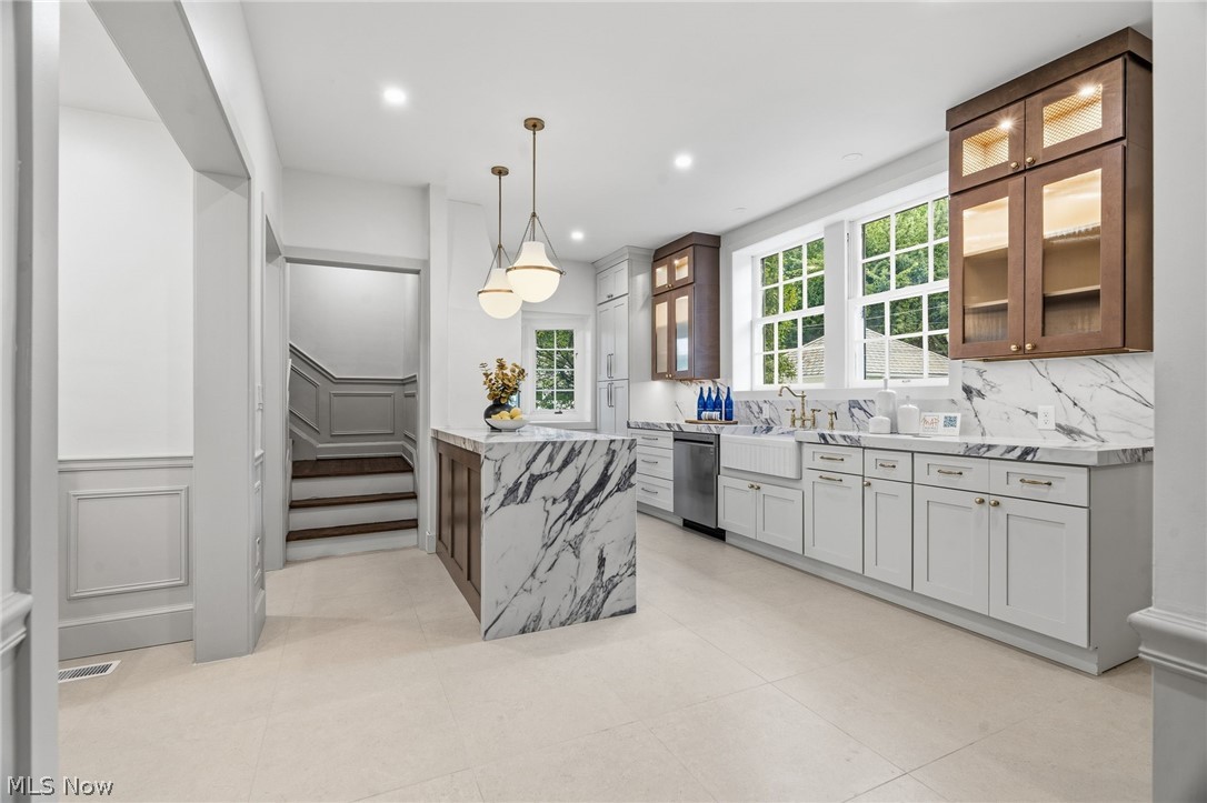 2945 Fontenay Road Shaker Heights OH 44120