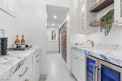 2945 Fontenay Road Shaker Heights OH 44120
