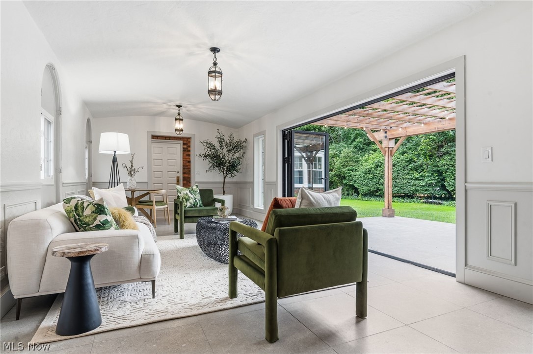 2945 Fontenay Road Shaker Heights OH 44120