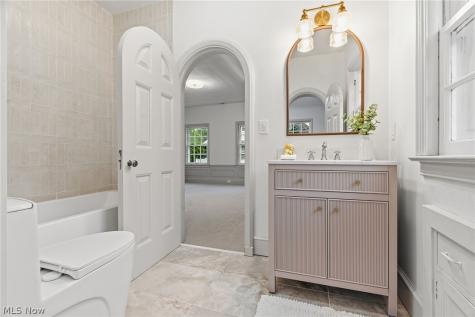 2945 Fontenay Road Shaker Heights OH 44120