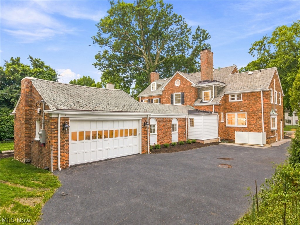 2945 Fontenay Road Shaker Heights OH 44120