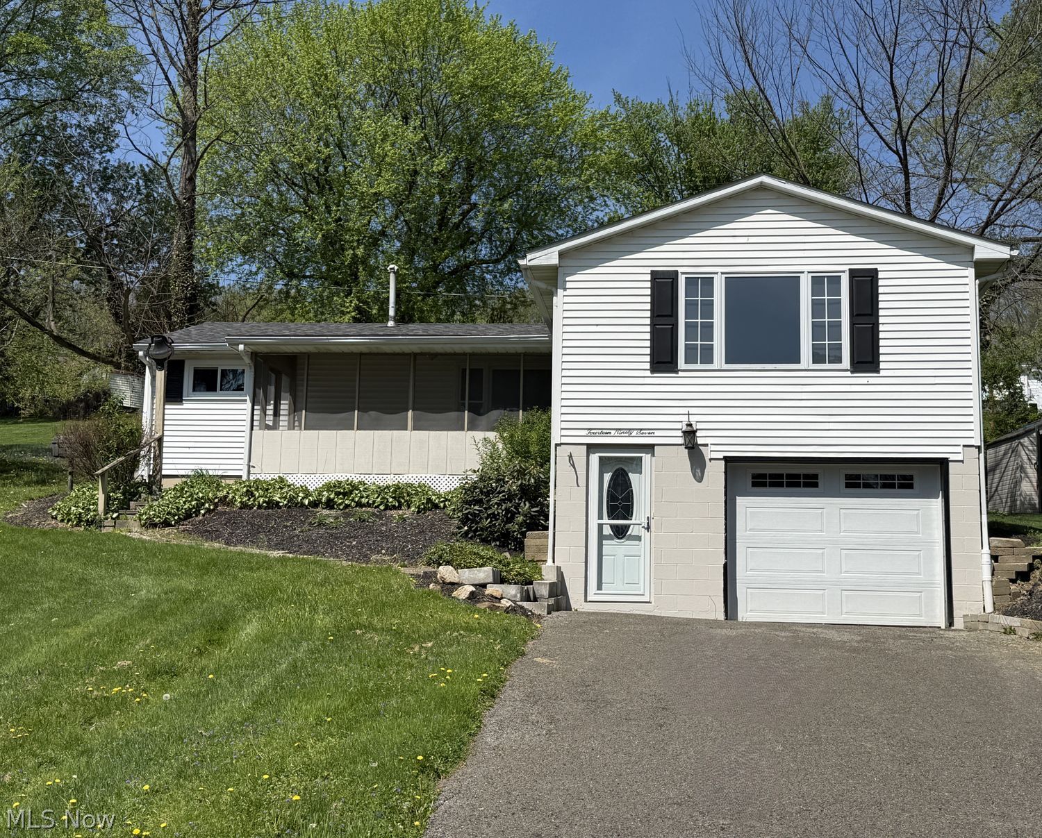 1497 Lake Front Drive Salem OH 44460