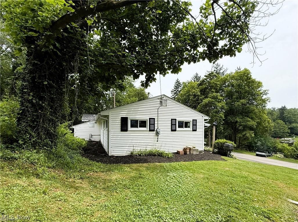 1497 Lake Front Drive Salem OH 44460