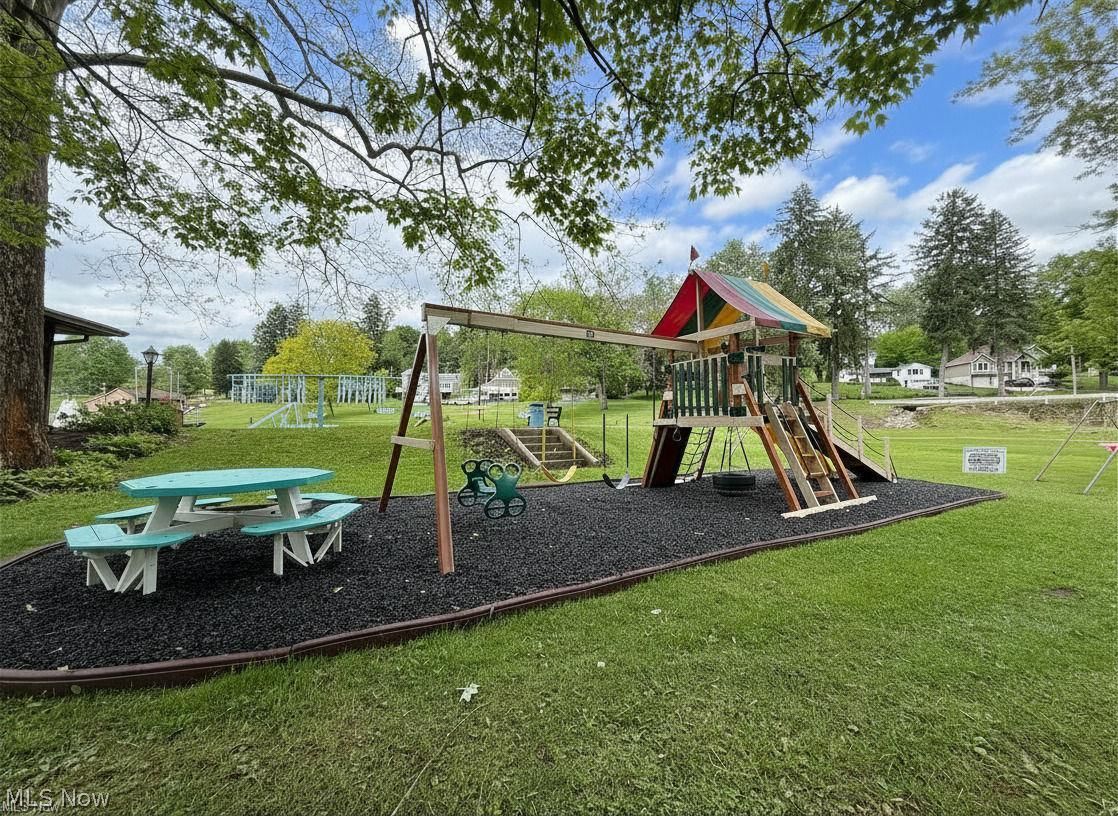 1497 Lake Front Drive Salem OH 44460