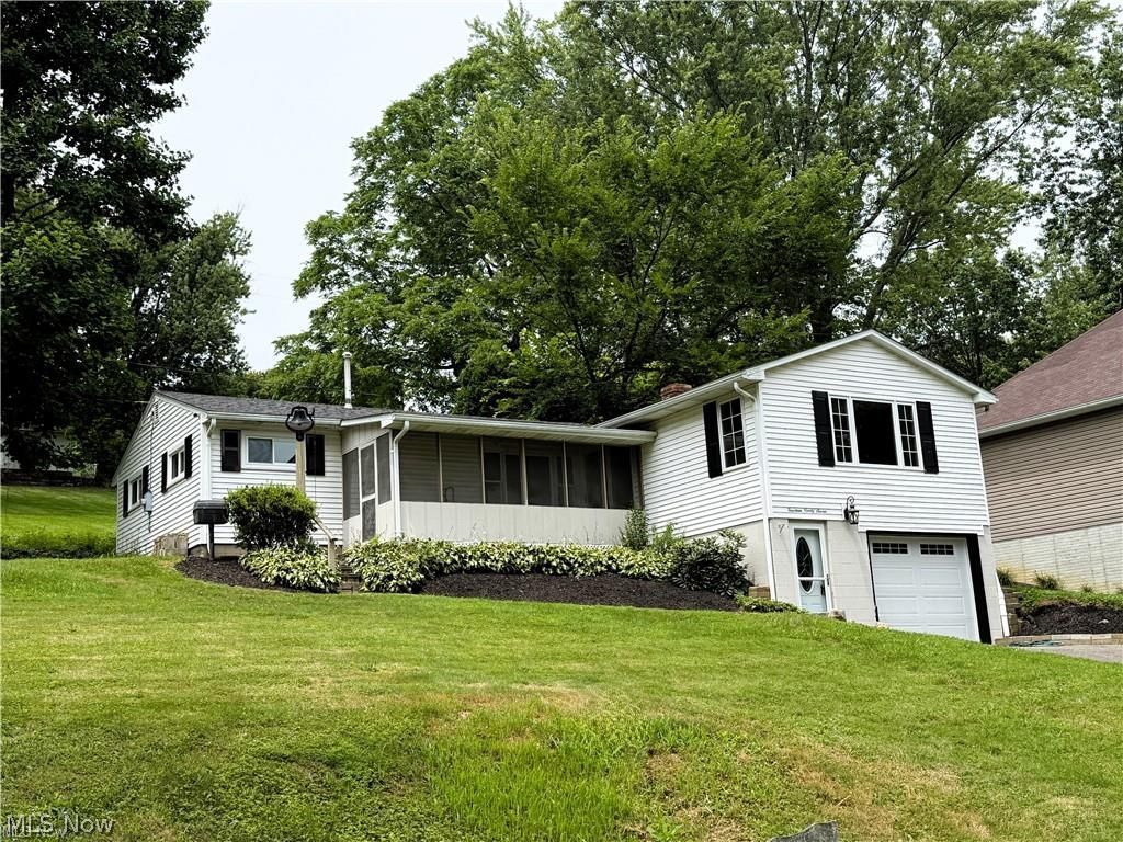 1497 Lake Front Drive Salem OH 44460