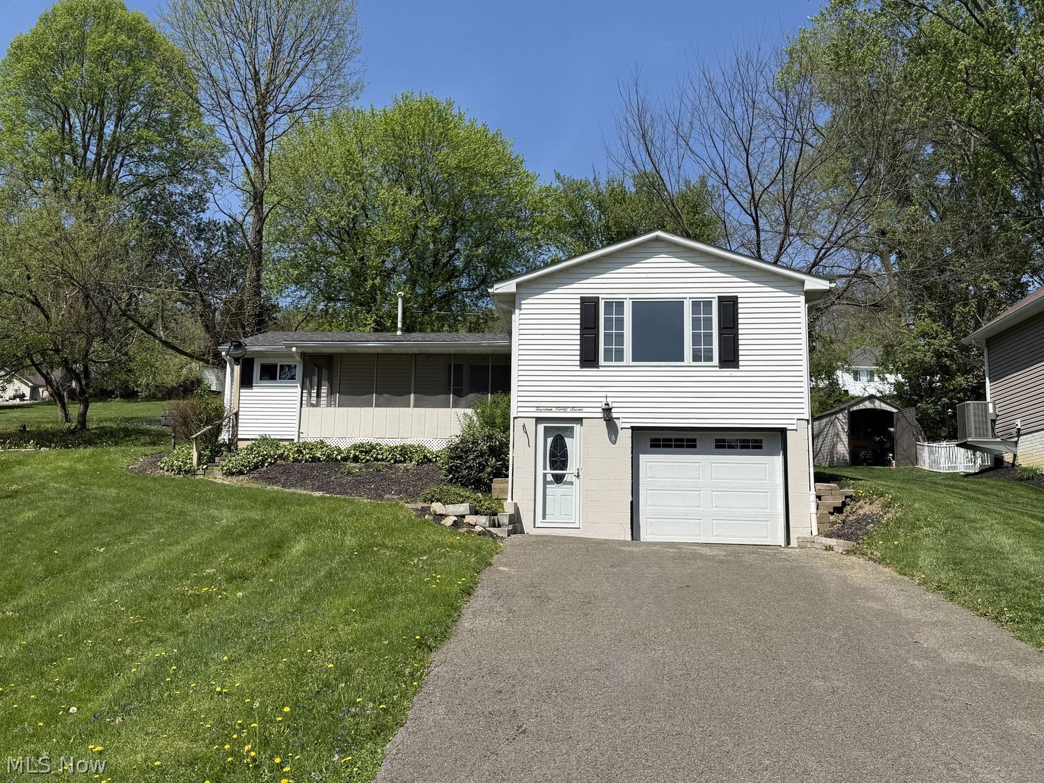 1497 Lake Front Drive Salem OH 44460