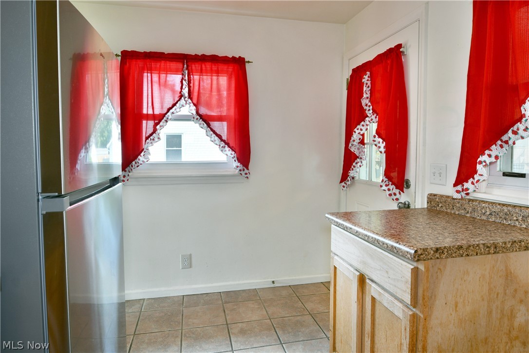 1384 Meadowbrook Avenue SE Warren OH 44484