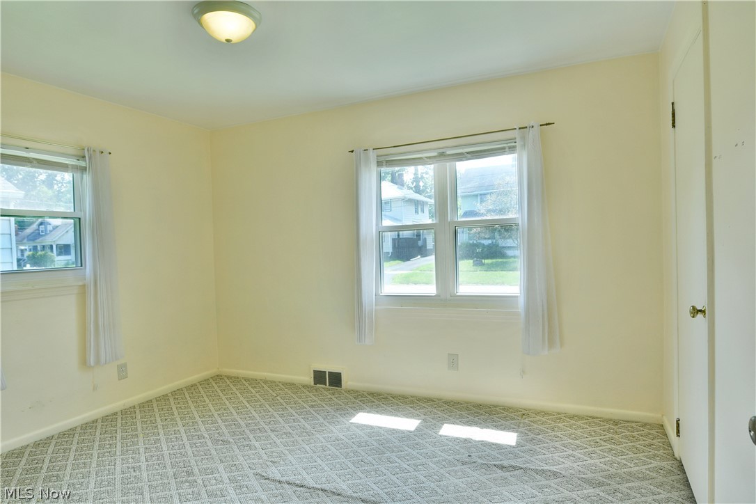 1384 Meadowbrook Avenue SE Warren OH 44484