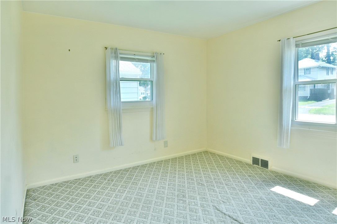 1384 Meadowbrook Avenue SE Warren OH 44484