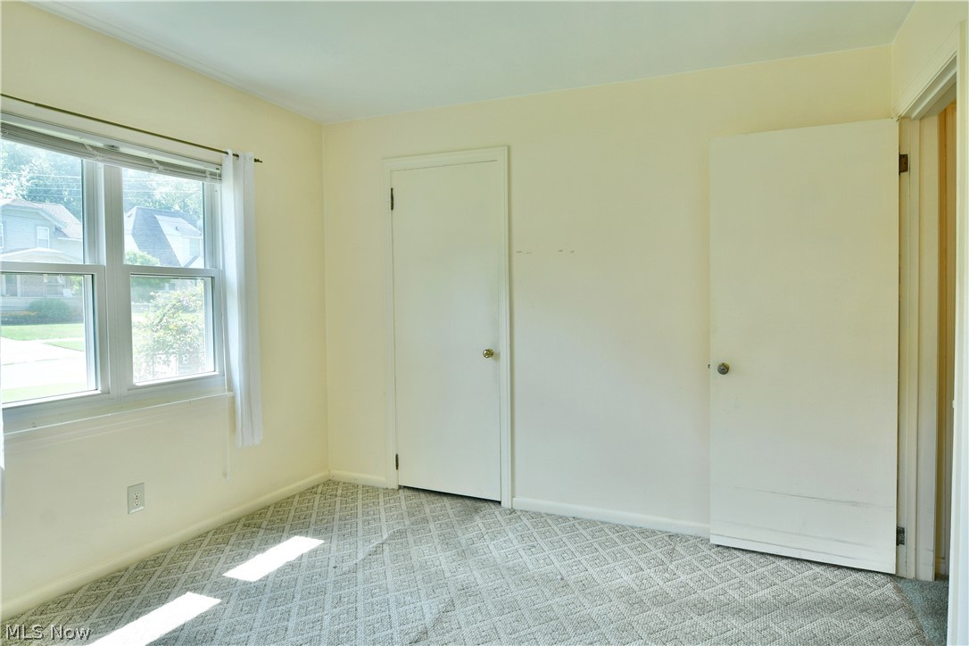 1384 Meadowbrook Avenue SE Warren OH 44484