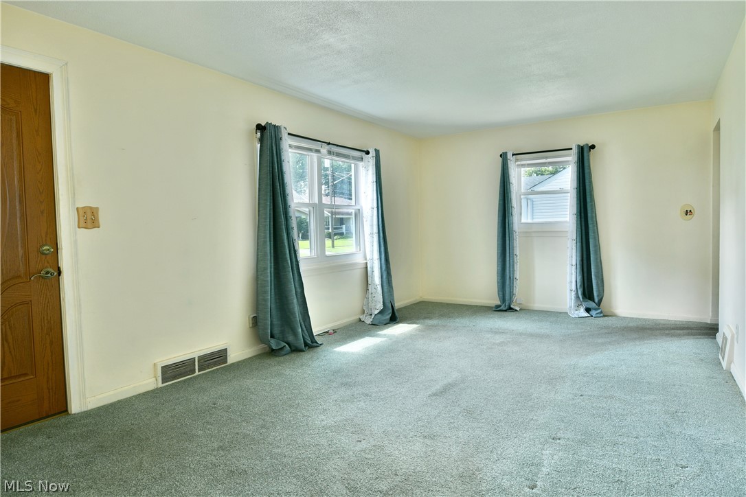 1384 Meadowbrook Avenue SE Warren OH 44484