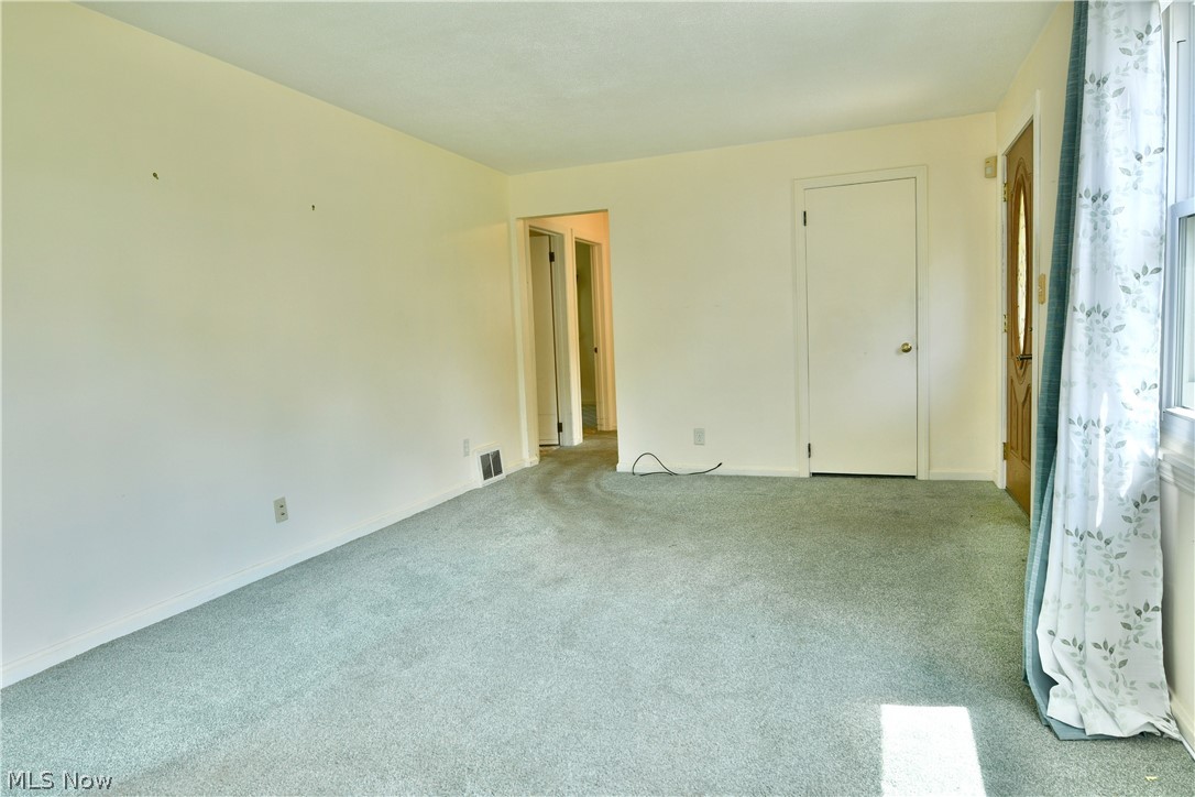 1384 Meadowbrook Avenue SE Warren OH 44484