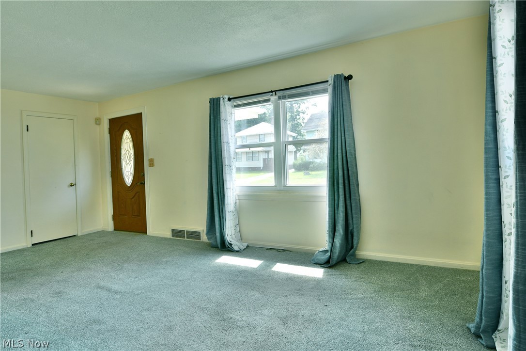 1384 Meadowbrook Avenue SE Warren OH 44484