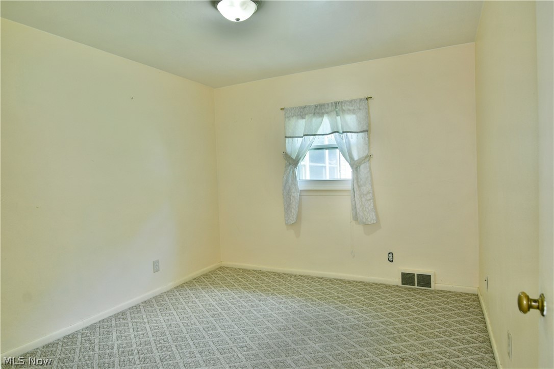 1384 Meadowbrook Avenue SE Warren OH 44484