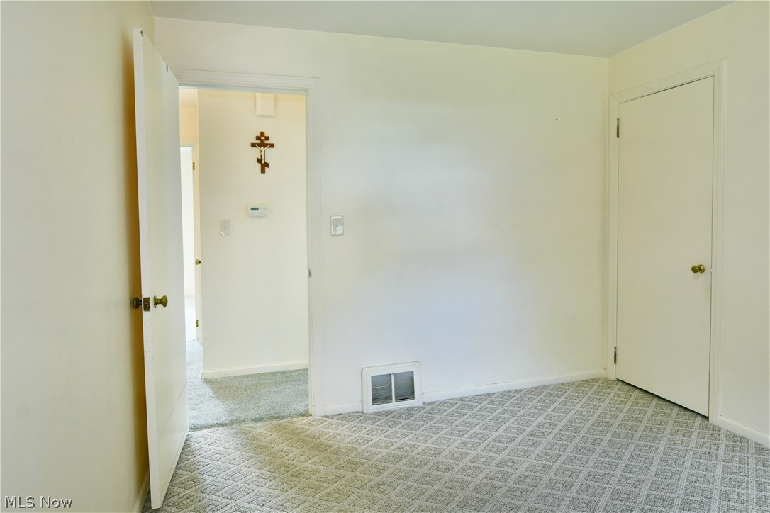 1384 Meadowbrook Avenue SE Warren OH 44484