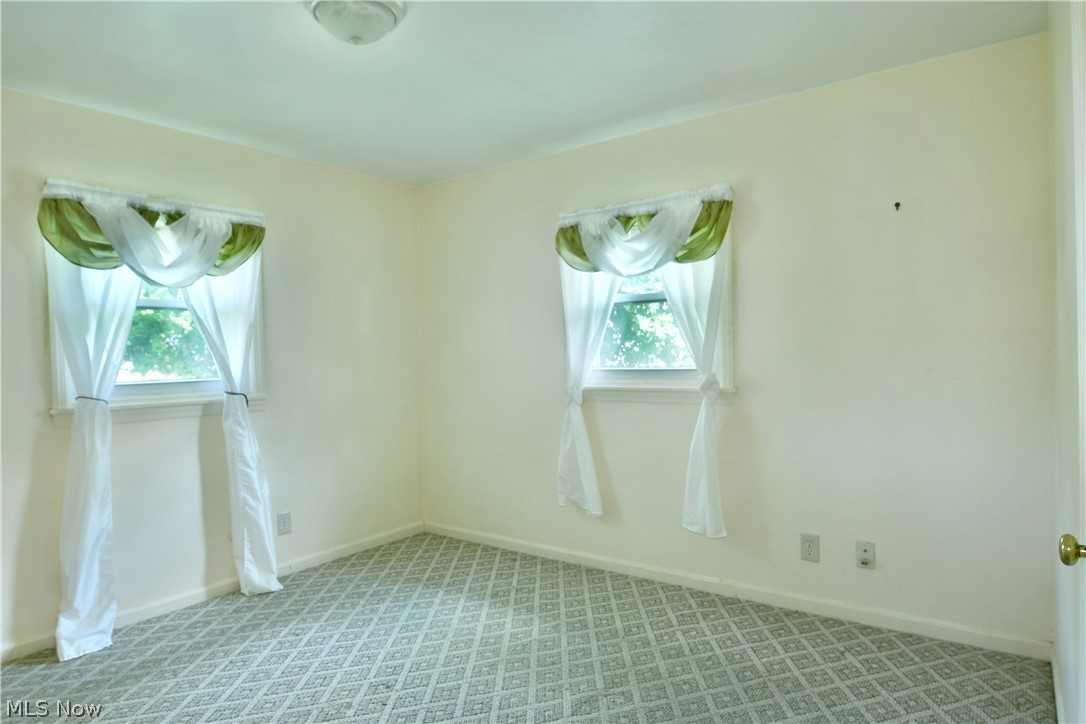 1384 Meadowbrook Avenue SE Warren OH 44484