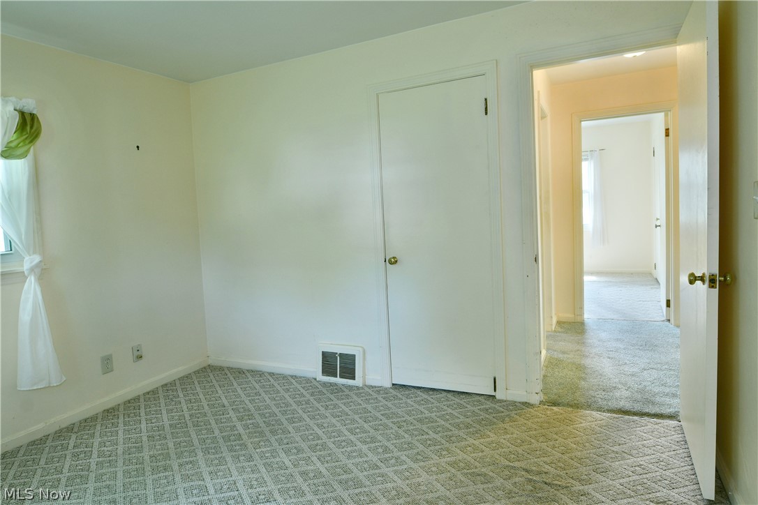 1384 Meadowbrook Avenue SE Warren OH 44484