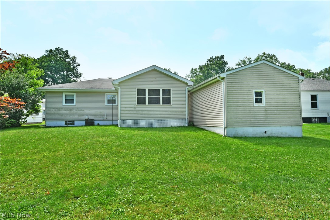 1384 Meadowbrook Avenue SE Warren OH 44484
