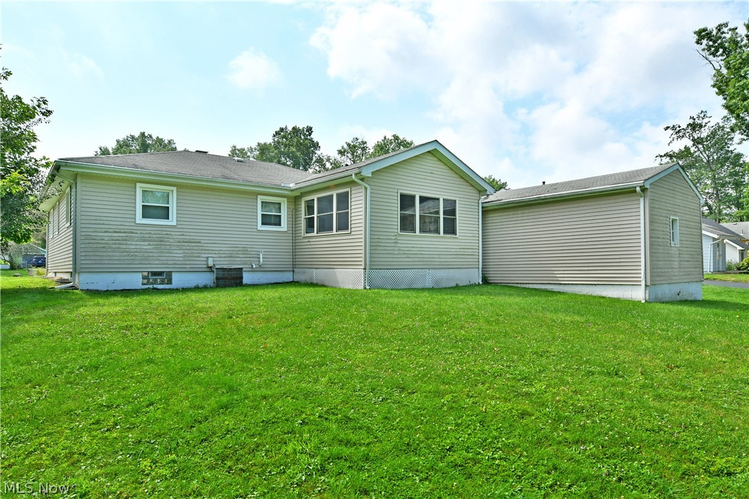 1384 Meadowbrook Avenue SE Warren OH 44484