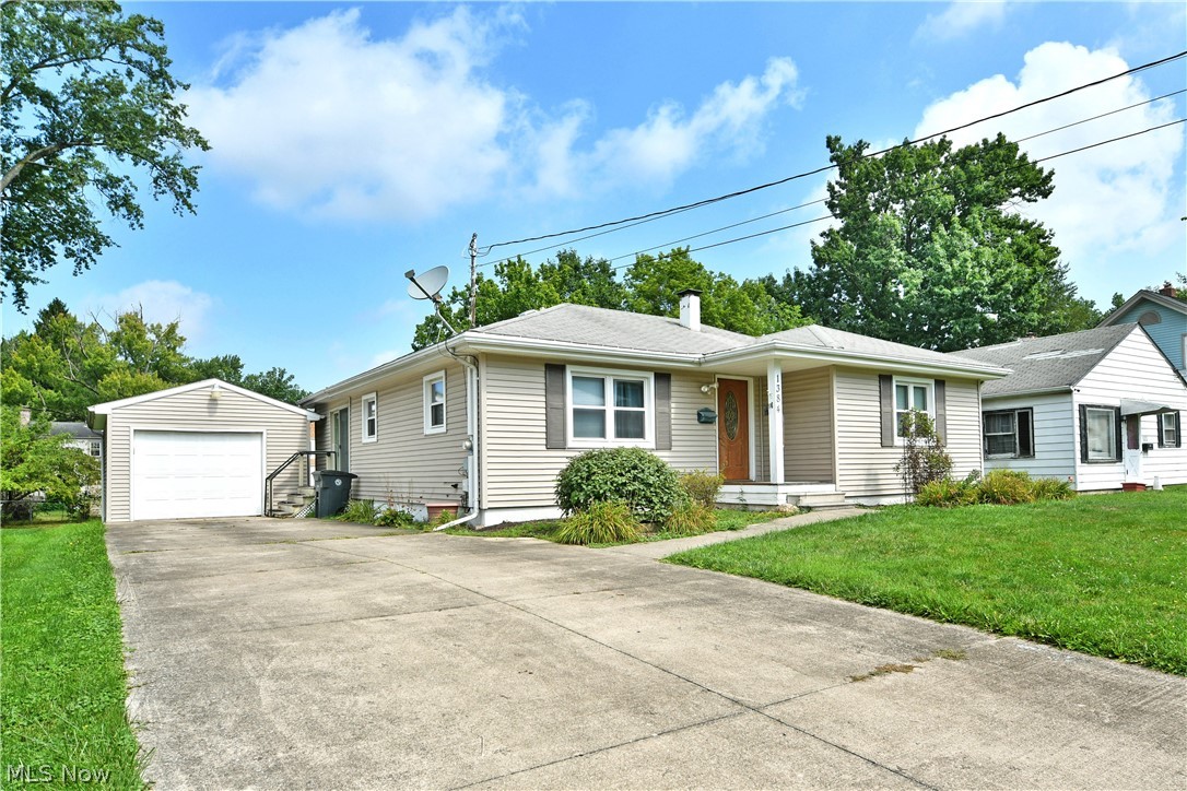 1384 Meadowbrook Avenue SE Warren OH 44484
