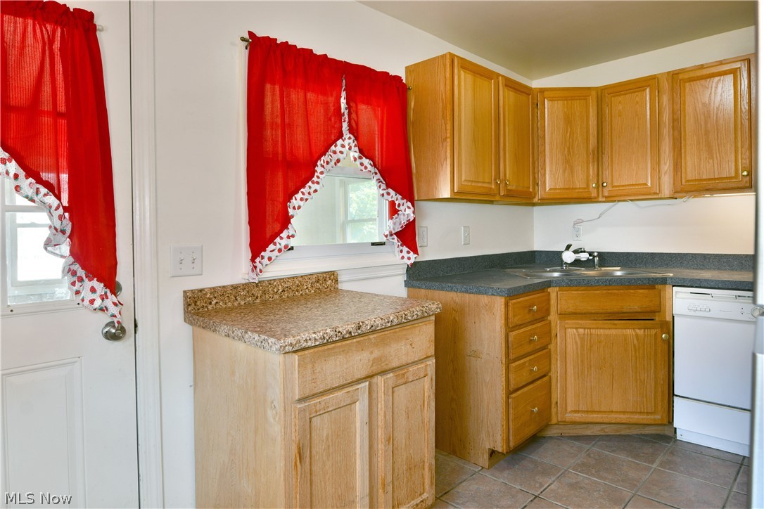 1384 Meadowbrook Avenue SE Warren OH 44484