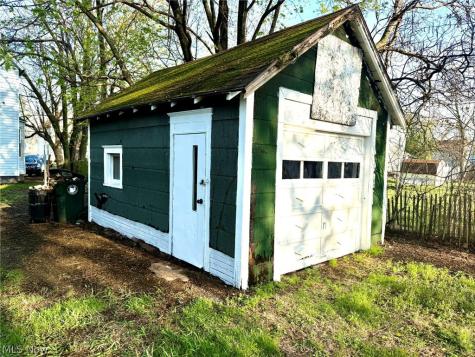 1529 Stark Avenue SW Canton OH 44706