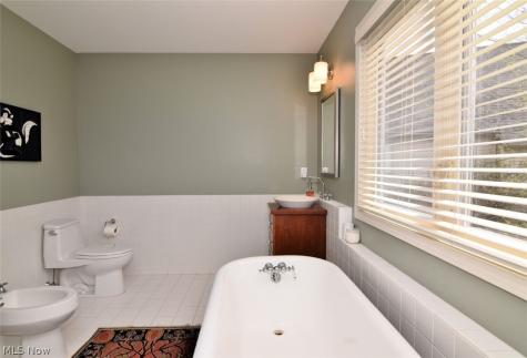 766 Carriage Trail Northfield OH 44067
