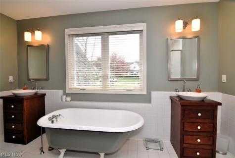 766 Carriage Trail Northfield OH 44067