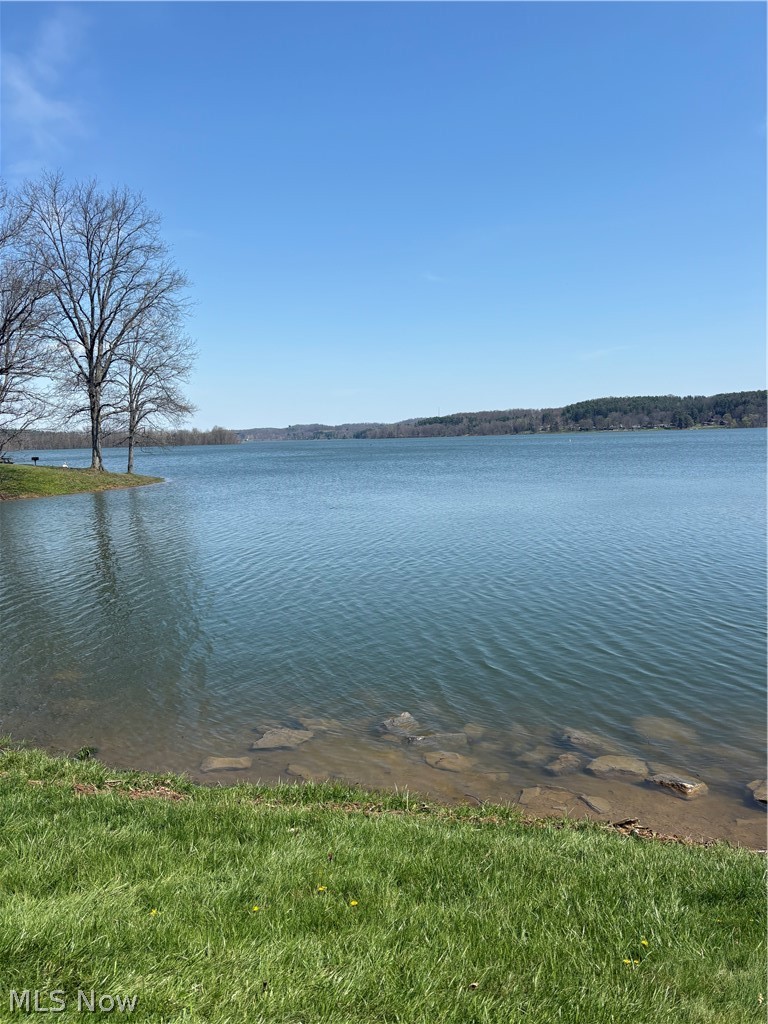 2276 Lodge Road SW Sherrodsville OH 44675