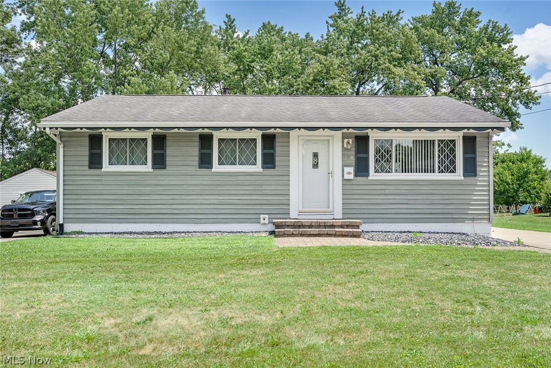 751 Dresden Drive Hubbard OH 44425