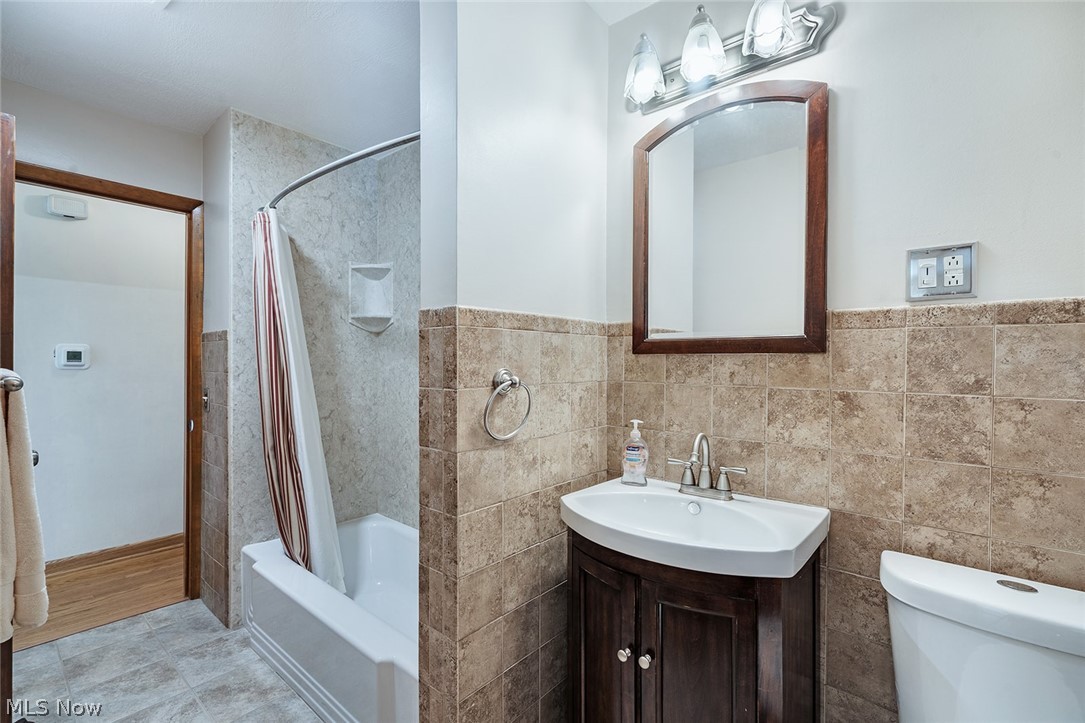 751 Dresden Drive Hubbard OH 44425