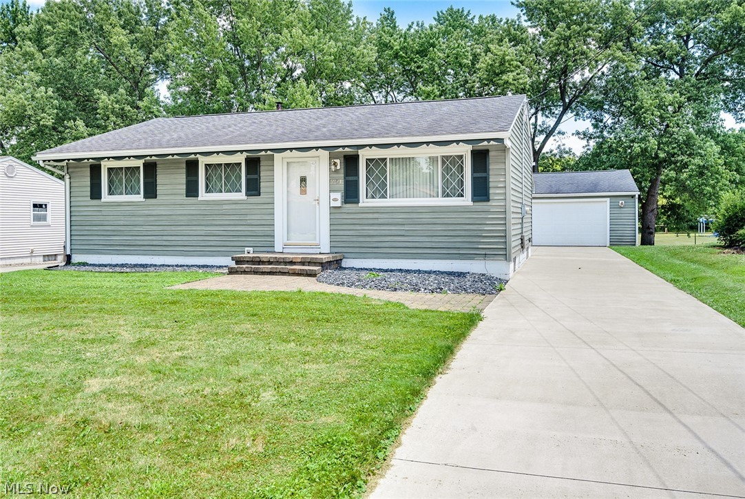 751 Dresden Drive Hubbard OH 44425