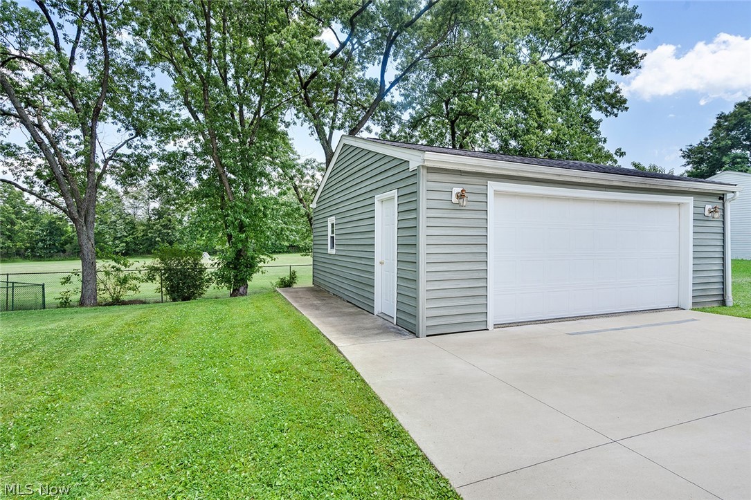 751 Dresden Drive Hubbard OH 44425
