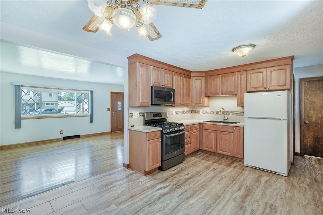 751 Dresden Drive Hubbard OH 44425