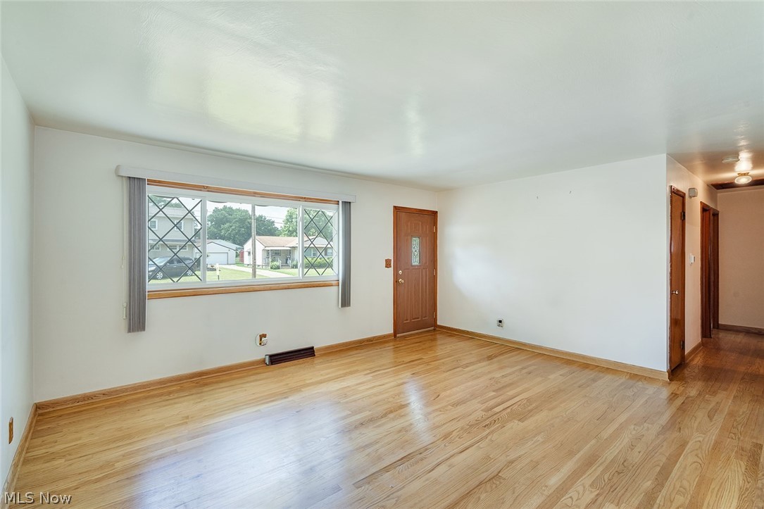 751 Dresden Drive Hubbard OH 44425