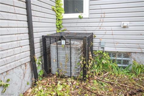 672 E 109th Street Cleveland OH 44108