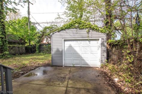 672 E 109th Street Cleveland OH 44108