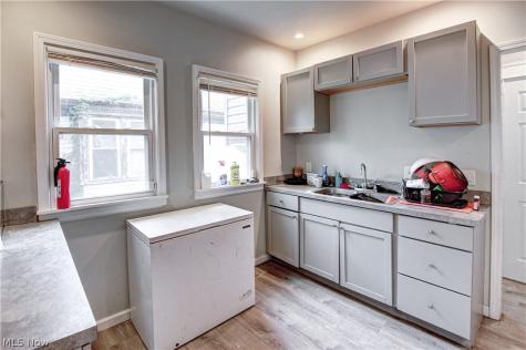 672 E 109th Street Cleveland OH 44108