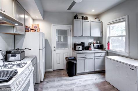 672 E 109th Street Cleveland OH 44108